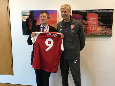 Vị khách đặc biệt thăm 'biệt đội Pháp' tại Arsenal