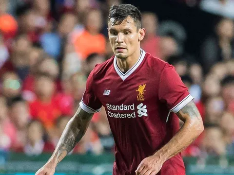 Bị trận Man Utd 'khủng bố', sao Liverpool phải thay cả số điện thoại