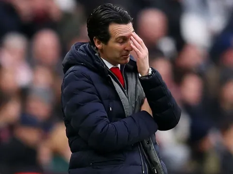 Vì một quyết định, Unai Emery bị "sấy tóc"