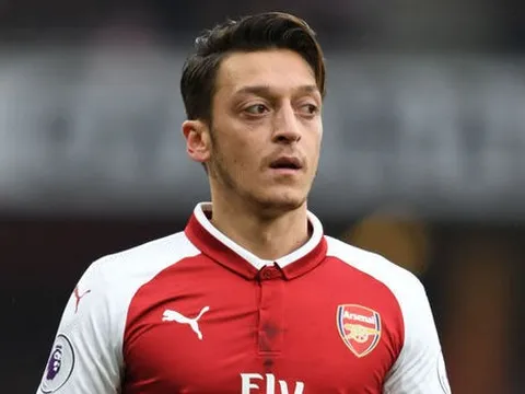 Vì Ozil, Emery thẳng thừng phản bác Wenger