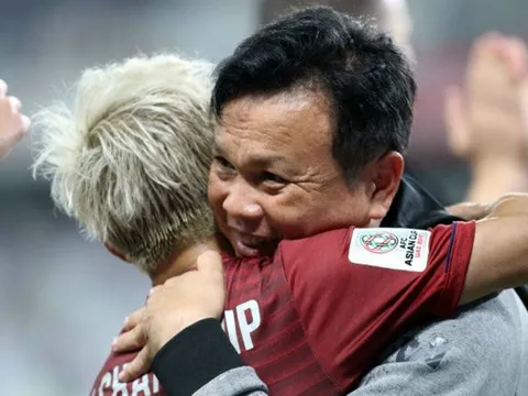 Vi phạm quy định nghiêm trọng, HLV Thái Lan vẫn được Asian Cup "du di"