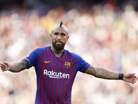 Vidal đăng tải thông điệp kích động trên mạng xã hội, ẩn ý chỉ trích Barca?