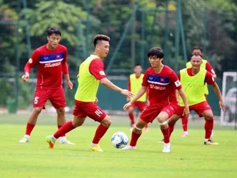 Đội tuyển Việt Nam nghỉ tập để học lại… Luật