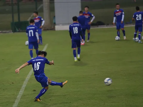 Công Phượng "bắn" kém, Xuân Trường bị fan nữ... rượt đuổi
