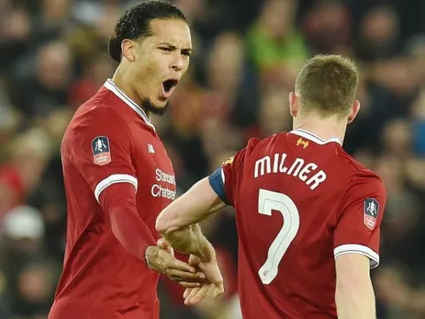 'Van Dijk giống con ngựa thành Troy, còn đồng đội cậu ấy thì xuất sắc hơn Hazard'