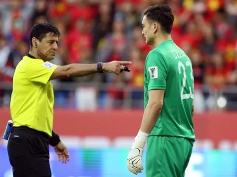 Vì sao Văn Lâm nhận thẻ vàng ở loạt 11m trận Việt Nam vs Jordan?
