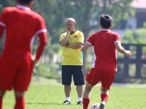 Tuyển Việt Nam về nước, thầy Park "ủ mưu" đấu Campuchia