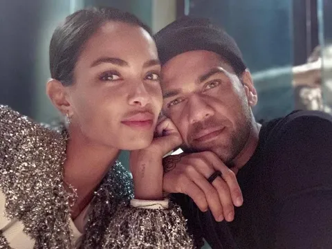 Với Dani Alves, 1+1=1