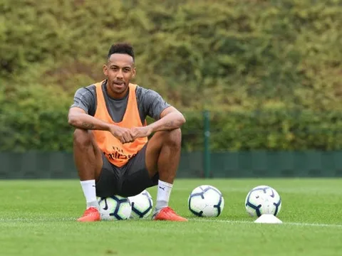 Với thần thái thế này, Aubameyang còn xứng đáng đá chính?