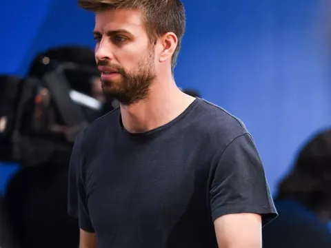 Vừa mua đội bóng, Piqué liền chiêu mộ con của cố nhân