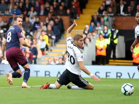 Vừa ra sân, Ramsey lập tức tái hiện kỷ lục cho Arsenal