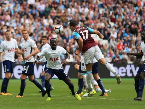 "Vua vòng cấm" Chicharito vẫn không cứu nổi West Ham