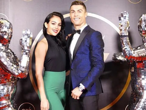 Vượt qua tâm bão, Ronaldo chuẩn bị 'đeo gông'