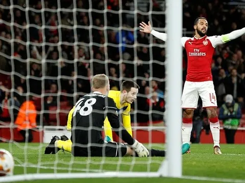 Walcott và Giroud vượt mặt Fabregas, Van Persie