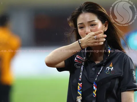 Nữ trưởng đoàn Thái Lan bật khóc với chức vô địch SEA Games