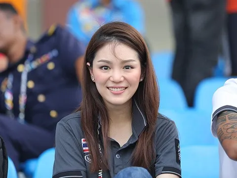 Nữ trưởng đoàn Thái Lan tươi rói, chất chồng nỗi buồn U22 Việt Nam