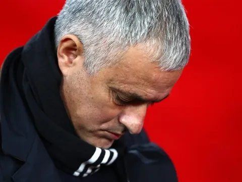 Phản ứng bất ngờ của huyền thoại Liverpool khi Mourinho bị sa thải