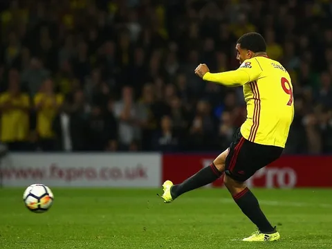 Xhaka đứng yên để cựu cầu thủ MU hạ Arsenal