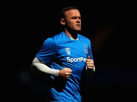 Wayne Rooney bị bắt giữ vì lái xe khi say rượu