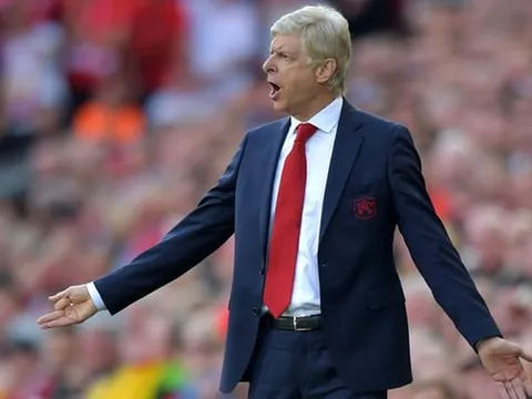 Wenger bênh Ozil, mỉa mai các "huyền thoại"