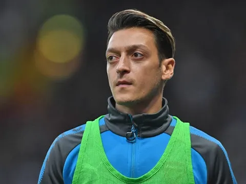 Wenger cảnh báo Ozil về thái độ chuyên nghiệp
