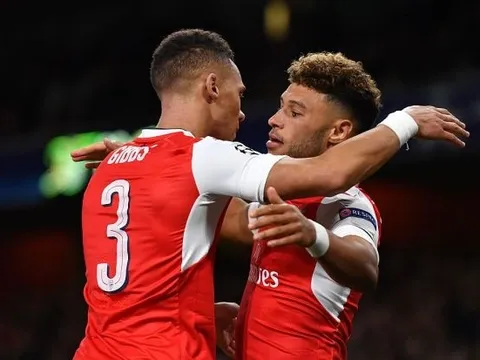 Wenger: Chia tay Chamberlain không đáng buồn bằng chia tay Gibbs