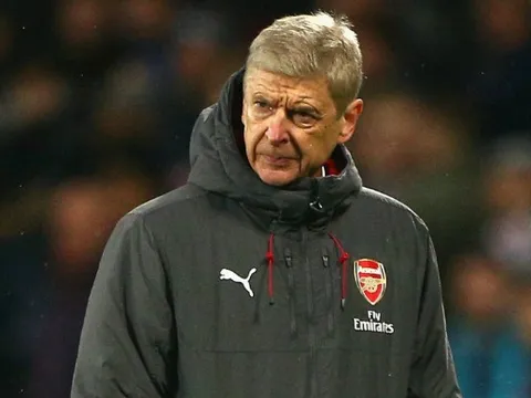 Wenger CHÍNH THỨC san bằng kỉ lục khủng của Sir Alex