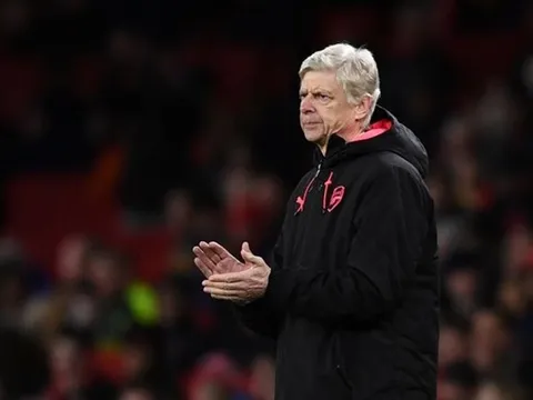 Wenger đã đầu hàng cuộc đua vô địch Ngoại hạng Anh