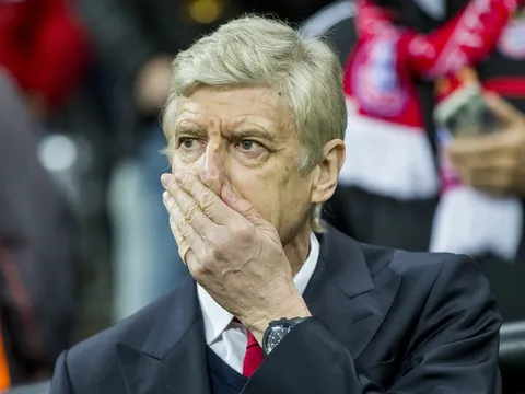 Wenger hẳn đang rất căm thù Arsenal
