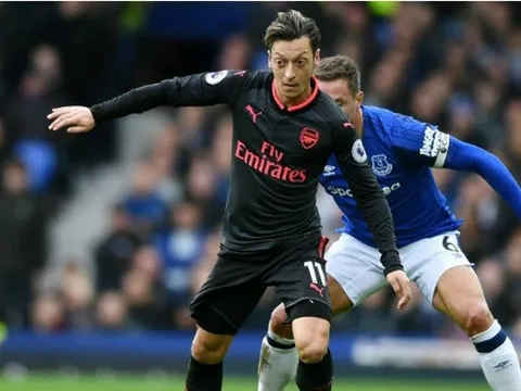 Wenger LÊN TIẾNG về tương lai Mesut Ozil