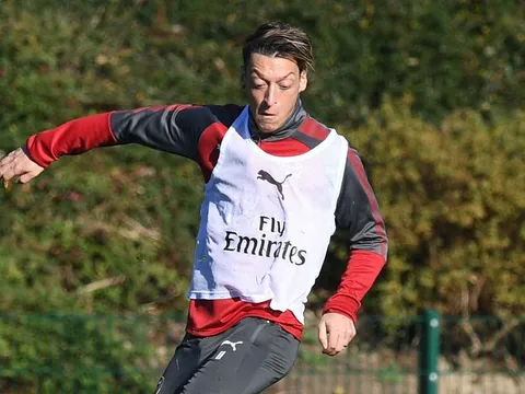 Wenger phủ nhận, nhưng Ozil sắp rời Arsenal