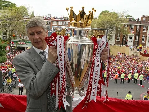 Cân bằng kỷ lục 810 trận nhưng thành tích của Wenger kém xa Sir Alex