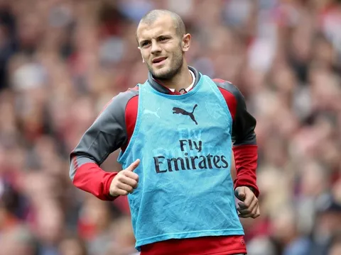 Wenger XÁC NHẬN đang chờ Wilshere