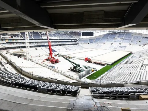 Tottenham nhận mưa 'gạch đá' vì... quảng cáo tổ trác