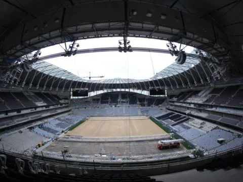 White Hart Lane lại dính phốt, tiếp tục 'đắp chăn' 6 tháng?