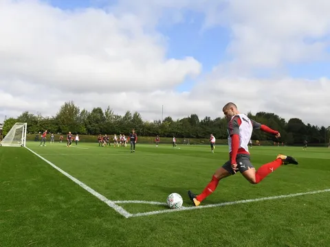 Wilshere xuống tóc, chờ Wenger trao cơ hội tại League Cup
