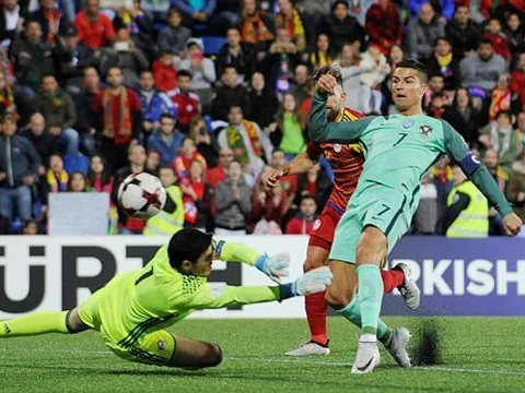 World Cup 2018: Messi hay Ronaldo sẽ làm người hùng giải cứu?