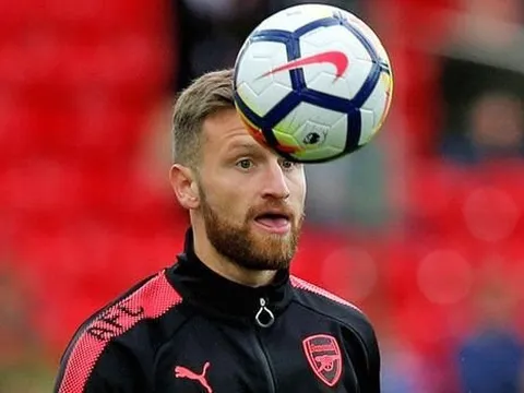 XÁC NHẬN: Arsenal từ chối để Mustafi ra đi