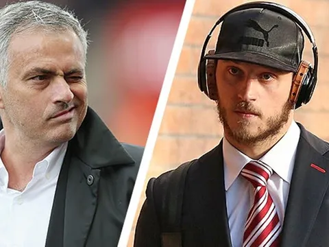 XÁC NHẬN: Mục tiêu của Man United bất ngờ dính chấn thương đầu gối