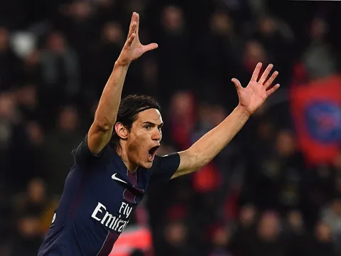 Xé lưới Bayern Munich, Cavani chung mâm Nistelrooy và Ronaldo