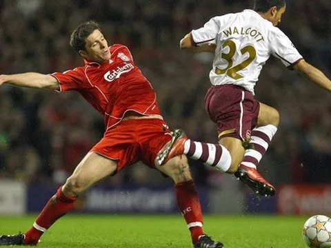 Xem lại bàn thắng đầu tiên của Walcott trong màu áo Pháo thủ