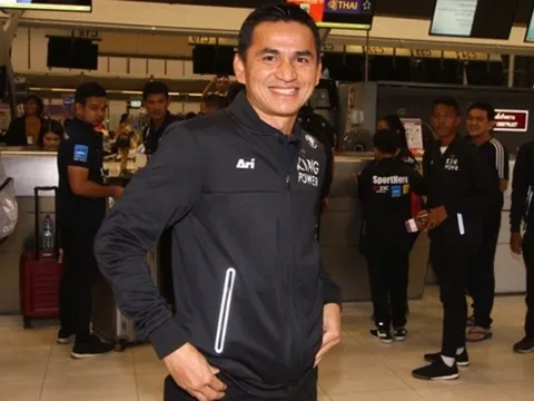 Xong! Kiatisak ra quyết định về việc ngồi "ghế nóng" ĐT Thái Lan