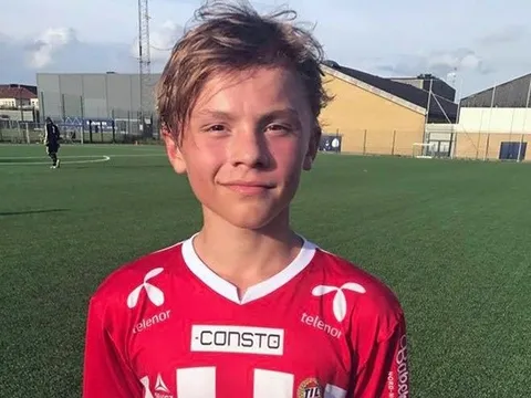 Xong! Man Utd chiêu mộ "thần đồng" 14 tuổi, đồng hương của Solskjaer