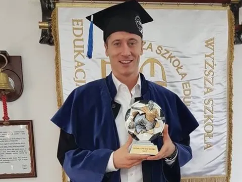 Lewandowski cùng lúc đón nhận 2 niềm vui