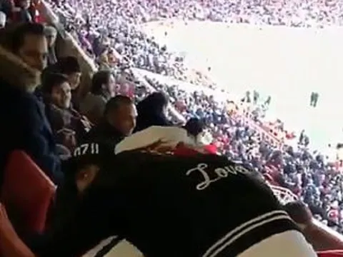 Xong, Ozil vẫn coi Arsenal là "ngôi nhà hạnh phúc"