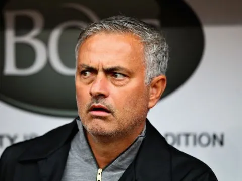 Xứ Wales đại thắng, fan M.U cầu xin CLB sa thải Mourinho vì một cái tên