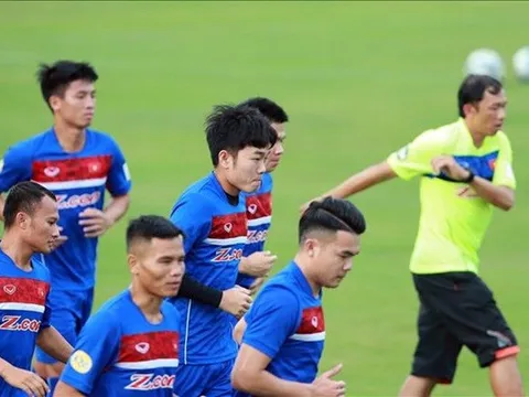 HLV Mai Đức Chung hài lòng với Xuân Trường, khen ngợi Văn Hậu