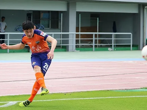 Xuân Trường đá chính, Gangwon FC thua đậm ở R.League