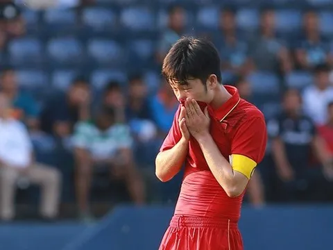 Xuân Trường ôm mặt tiếc nuối khi U23 Việt Nam phải tranh hạng Ba