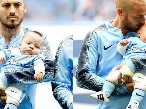 Xúc động khoảnh khắc David Silva bế con trai sinh non ra sân đấu